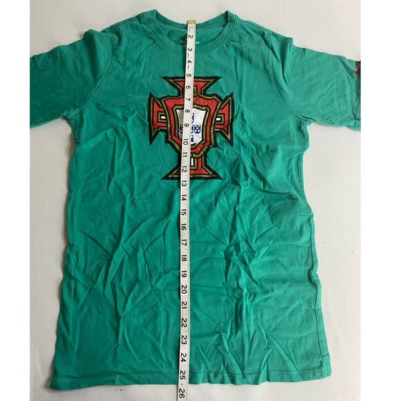 Nike FPF Herren Portugal Kids Tee Kinetic Green Size XL - Picture 5 of 5